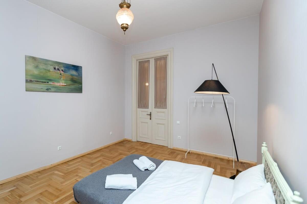Stylish 2Br Apt In The Heart Of Old Tbilisi Exterior photo
